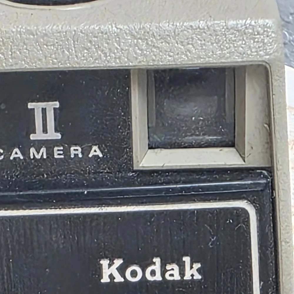 Vintage 60s Kodak Hawkeye Instamatic II 126 Film Camera Tan Black‎